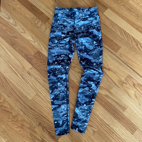 Terez-Printed Camo Legging With Silver Splatter - Picture 3 of 3